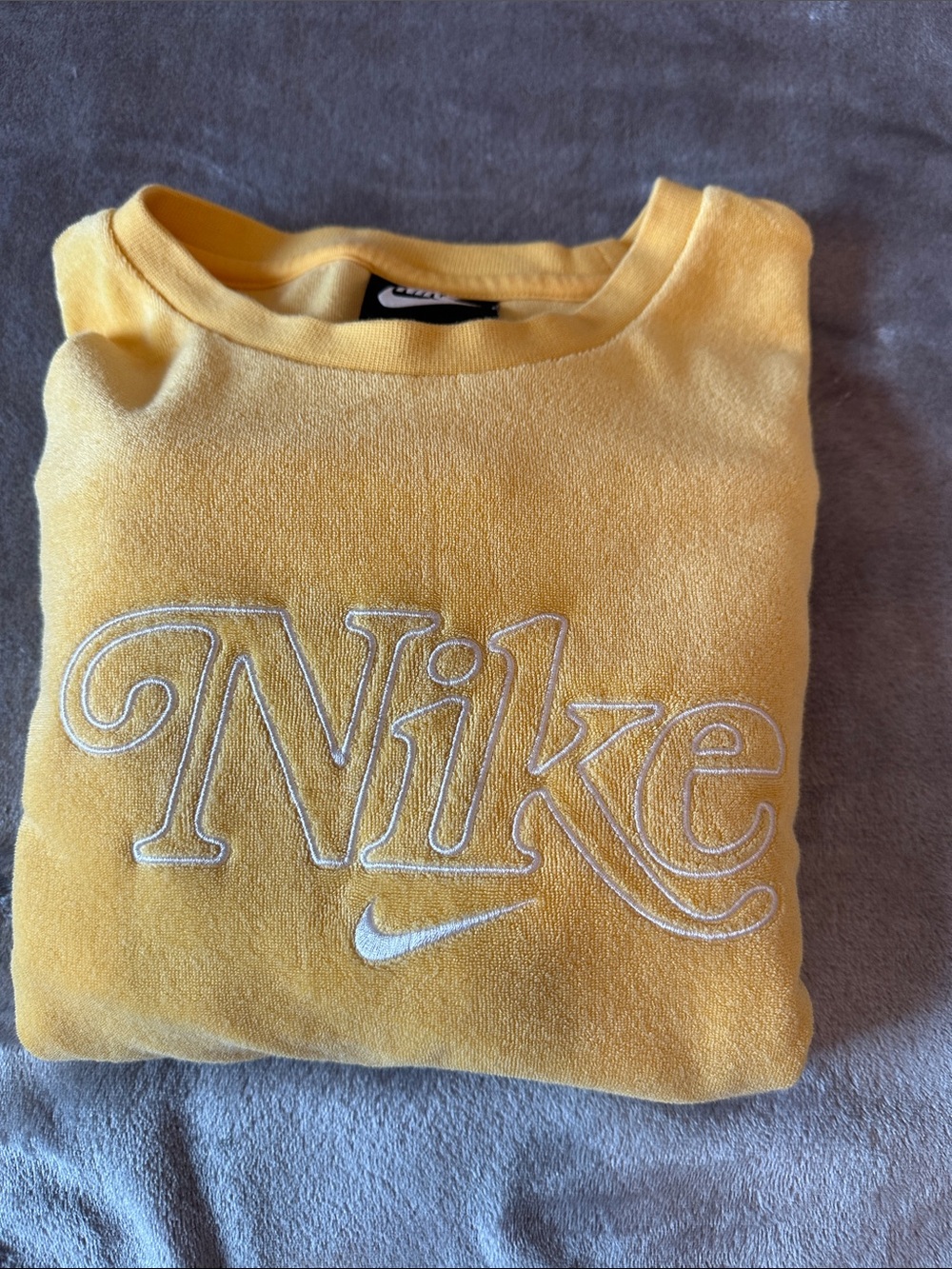 Nike Women's Golden Yellow Retro Femme
Terry Cropped Crew Neck
Sweatshirt Sz:S